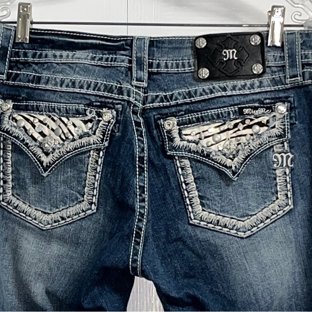 MISS ME RELAXED BOOT CUT JEANS WITH BLING faux fur and stud distressed size 29.